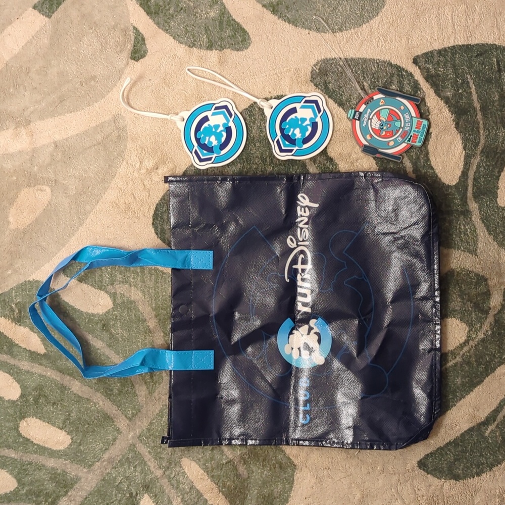runDisney reusable bag and three luggage tags